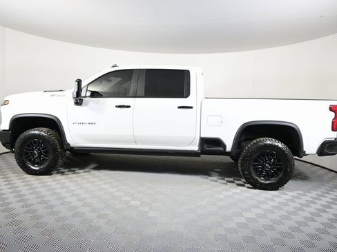 Used 2024 Chevrolet Silverado 2500 ZR2 w/ Technology Package image 3