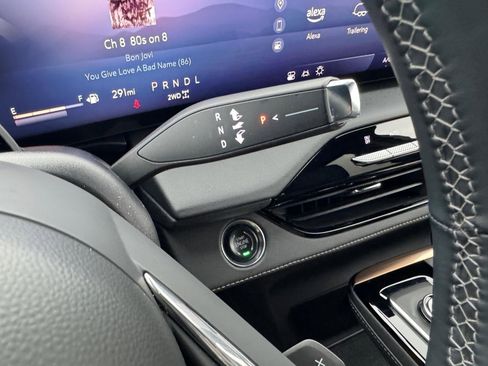 Used 2025 Buick Enclave Avenir w/ Super Cruise Package image 15