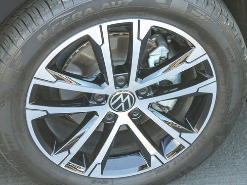 Used 2025 Volkswagen Jetta Sport image 12