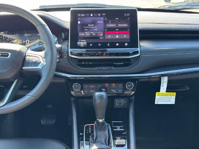 Used 2023 Jeep Compass Latitude w/ Convenience Group AWD/4WD image 25