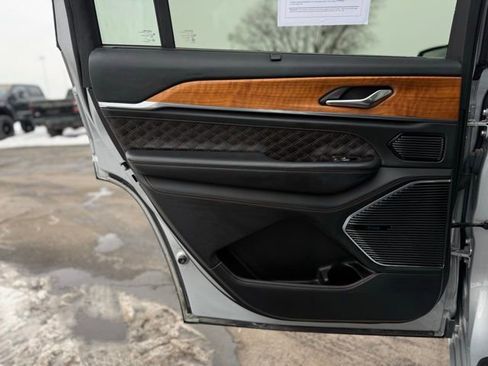 Used 2022 Jeep Grand Cherokee L Summit image 16