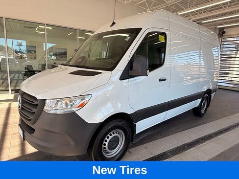 Used 2025 Mercedes-Benz Sprinter 2500 image 4