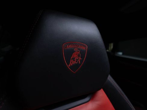 Used 2022 Lamborghini Urus AWD/4WD image 48