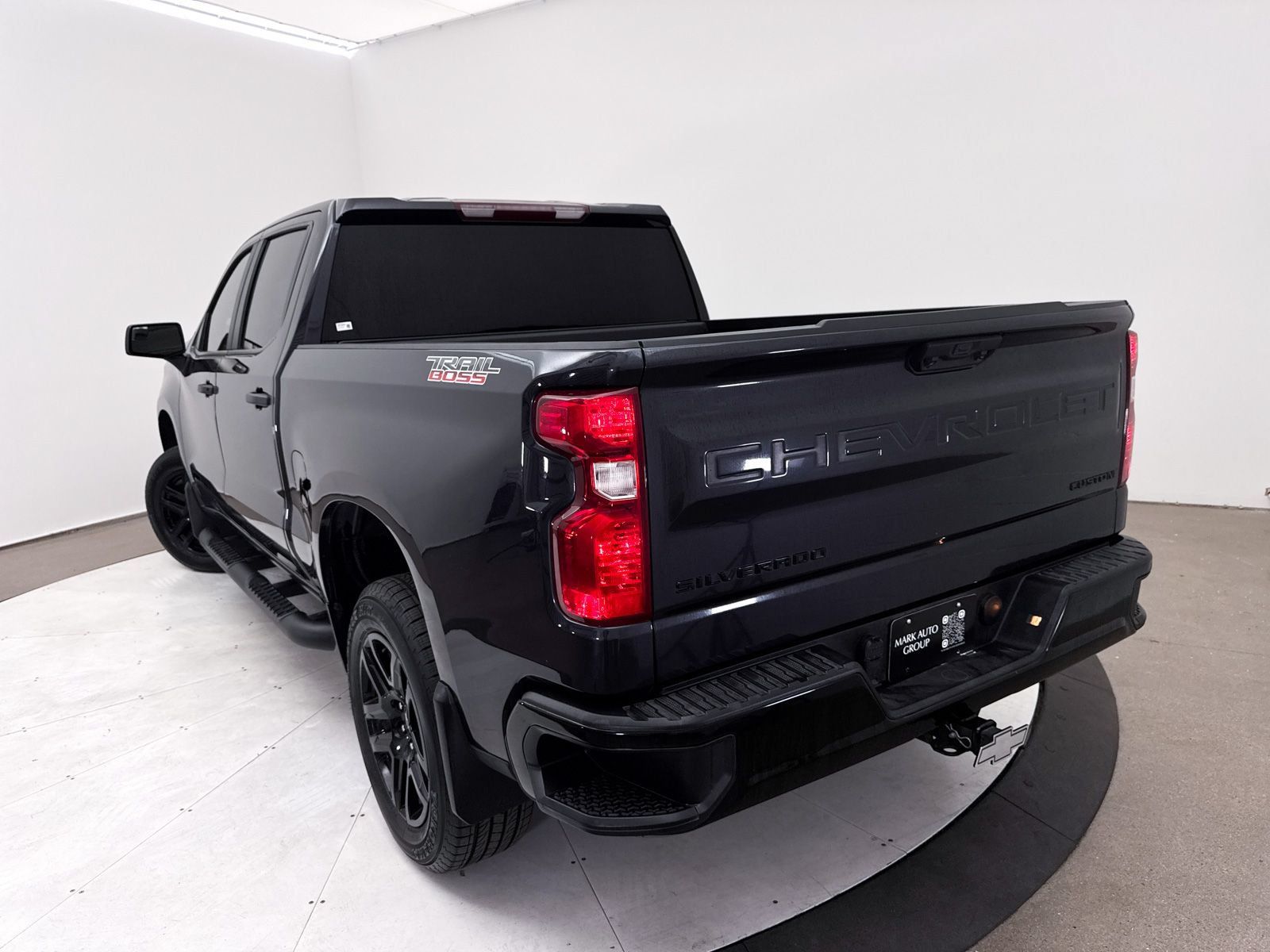 Used 2024 Chevrolet Silverado 1500 Custom Trail Boss w/ Turbomax Blackout Package AWD/4WD image 6