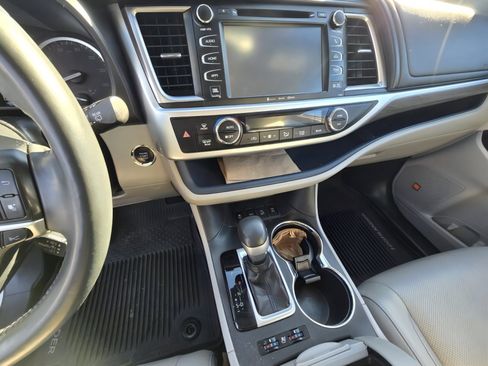 Used 2019 Toyota Highlander Limited image 9