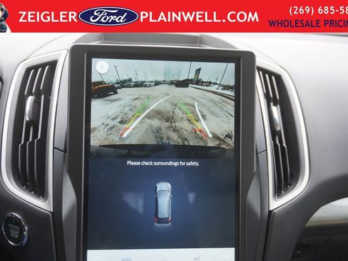 Used 2021 Ford Edge SE image 16
