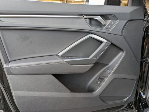 Used 2025 Audi Q3 2.0T Premium w/ Convenience Package image 16