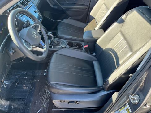 Used 2022 Volkswagen Tiguan SE image 6