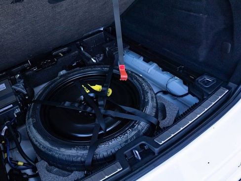 Used 2023 Volvo XC60 B5 Plus image 22