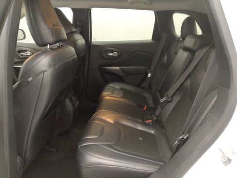 Used 2020 Jeep Cherokee Latitude Plus image 18