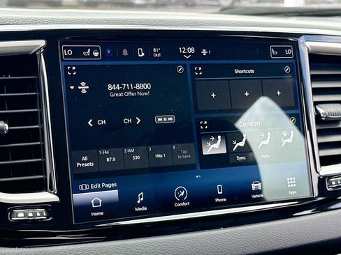 Used 2023 Chrysler Pacifica Touring-L FWD image 11
