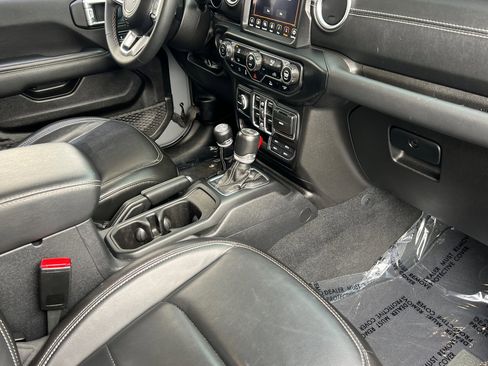 Used 2023 Jeep Wrangler Sahara image 15