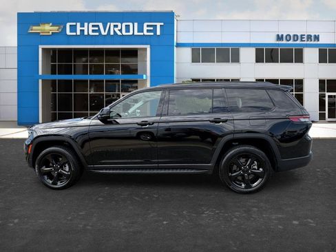 Used 2023 Jeep Grand Cherokee L Limited w/ Black Appearance Package AWD/4WD image 2
