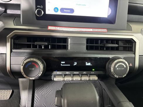 Used 2025 Toyota 4Runner SR5 AWD/4WD image 20