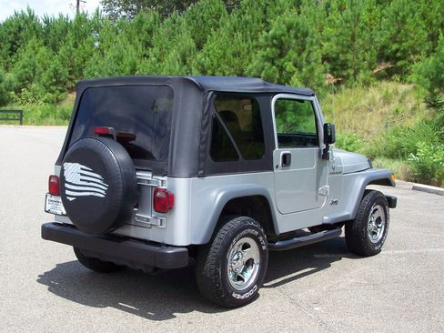 Used 2002 Jeep Wrangler X image 2