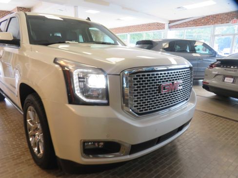 Used 2015 GMC Yukon XL Denali w/ Touring Package AWD/4WD image 63