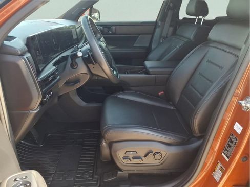 Used 2025 Hyundai Santa Fe Calligraphy FWD image 13