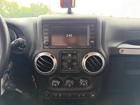 Used 2016 Jeep Wrangler Unlimited Rubicon w/ Dual Top Group AWD/4WD image 8