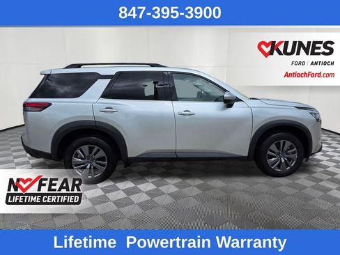 Used 2025 Nissan Pathfinder SV FWD image 8