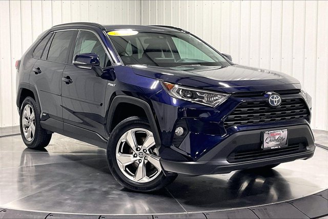 Used 2021 Toyota RAV4 XLE Premium AWD/4WD image 3