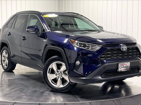 Used 2021 Toyota RAV4 XLE Premium AWD/4WD image 3