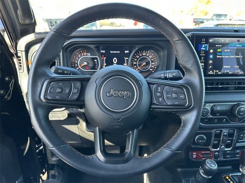 Used 2024 Jeep Gladiator Mojave image 11