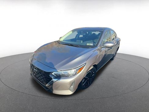 Used 2025 Nissan Versa SV image 6