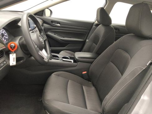 Used 2024 Nissan Altima 2.5 SV image 17