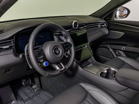 Used 2024 Maserati Grecale GT image 24
