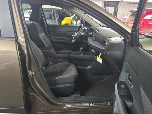 Used 2026 Nissan Kicks SV w/ Illumination Package image 12