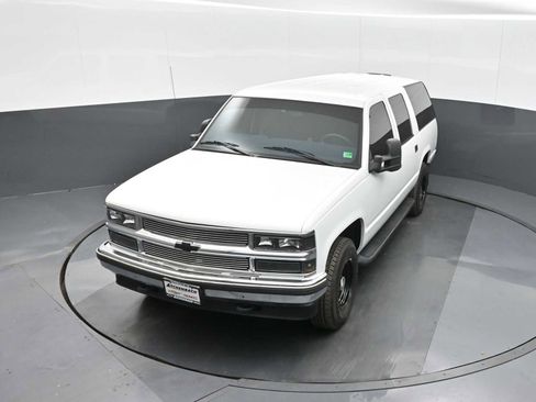 Used 1997 Chevrolet Suburban 2500 w/ Preferred Equipment Group 2 image 19