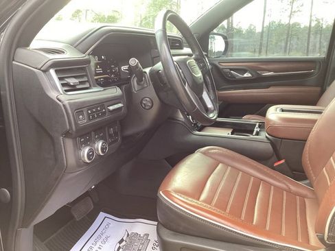 Used 2023 GMC Yukon XL Denali Ultimate image 11