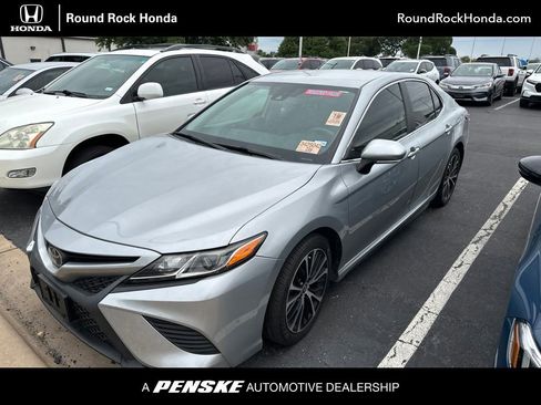 Used 2020 Toyota Camry SE w/ Convenience Package FWD image 1