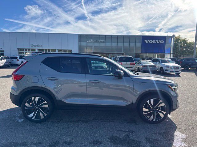 Used 2026 Volvo XC40 B5 Ultra w/ Climate Package AWD/4WD image 4