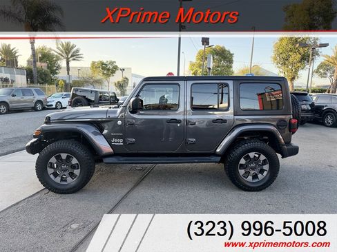 Used 2018 Jeep Wrangler Unlimited Sahara AWD/4WD image 4