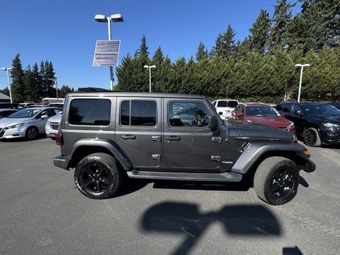 Used 2022 Jeep Wrangler Unlimited Sahara image 5