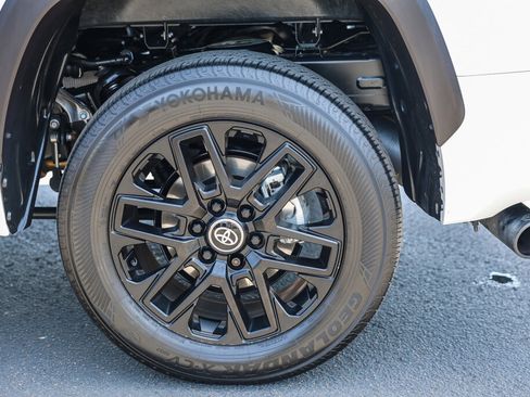 Certified 2025 Toyota Tundra Limited AWD/4WD image 28