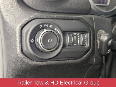 Used 2018 Jeep Wrangler Unlimited Sahara AWD/4WD image 12