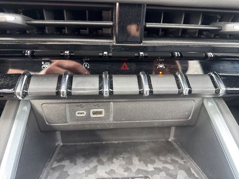 Used 2023 Chevrolet Colorado Z71 w/ Z71 Convenience Package 2 image 25