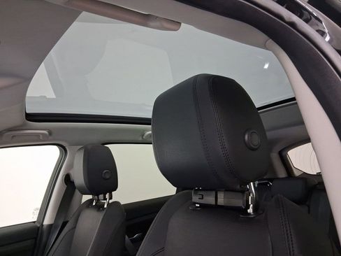 Used 2025 Land Rover Discovery Sport S image 12