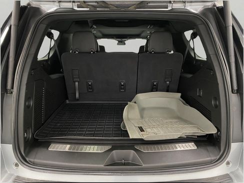 Used 2023 Chevrolet Suburban RST AWD/4WD image 6
