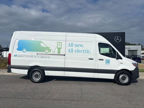 New 2024 Mercedes-Benz eSprinter 170 Cargo image 2