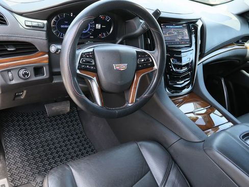 Used 2020 Cadillac Escalade Premium Luxury RWD image 12