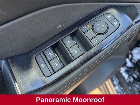 Used 2025 Nissan Rogue SV w/ SV Premium Package image 10