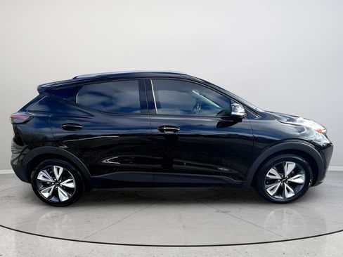 Certified 2022 Chevrolet Bolt EUV LT w/ Convenience Package image 6