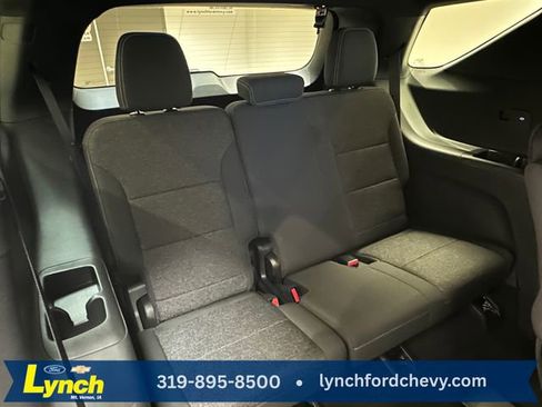 Used 2025 Chevrolet Traverse LT image 19