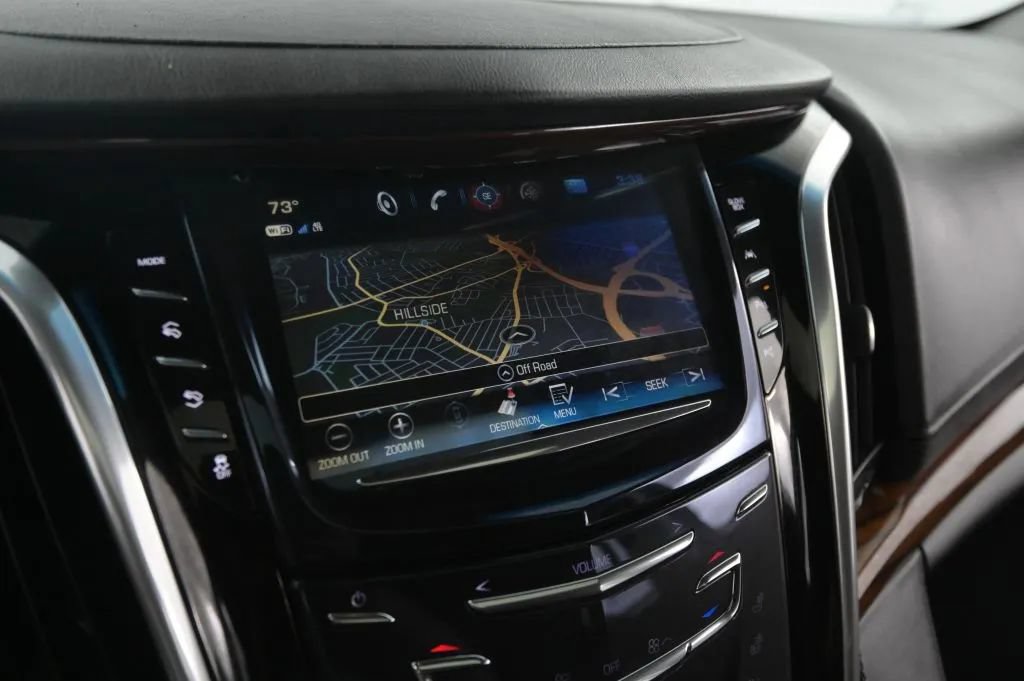 Used 2019 Cadillac Escalade Premium Luxury w/ LPO, Radiant Package AWD/4WD image 21