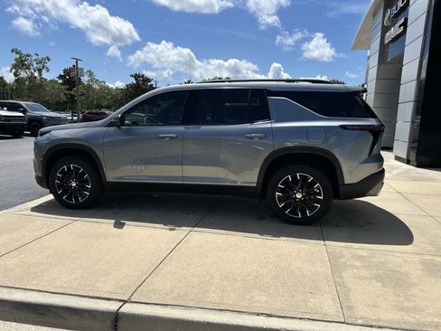 New 2026 Chevrolet Traverse LT w/ Sun and Wheel Package image 5