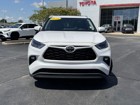 Certified 2025 Toyota Highlander XLE AWD/4WD image 2