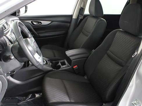 Used 2019 Nissan Rogue SV image 20